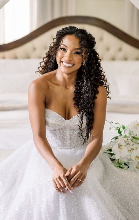 Whimsical Hairstyles Black Women, Curly Haired Bride, Wedding Natural Curly Hairstyles, Curly Bride Hairstyles, Curly Hair Wedding Styles Naturally, Natural Curly Hair Hairstyles, Curly Hairstyles For Wedding, Curly Hair Bride, Curly Bridal Hair