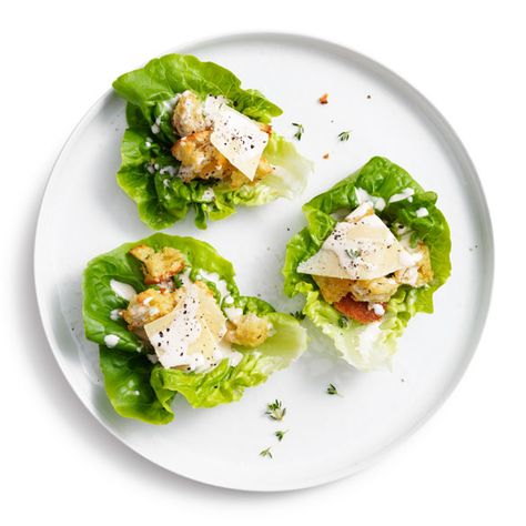 Cesar Salad Plating, Ceasar Salad Plating Ideas, Salad Plating Ideas, Caesar Salad Bites, Caesar Salad Cups, Salad Plating, Salad Catering, Gem Salad, Salad Caesar