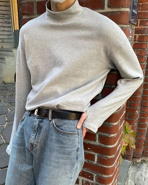 Grey Outfit Men Aesthetic, Gray Turtleneck Outfit Men, Men With Turtle Neck Outfit, Grey Turtle Neck Outfit Men, Mens Turtle Neck Outfits, Turtle Neck Outfit For Men, Casual Comfy Outfit Men, Twink Outfits Men Fashion, Grey Turtleneck Outfit Men