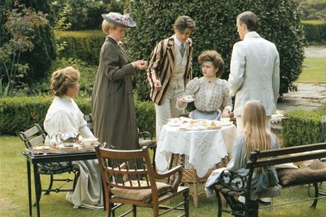 Frock Flicks Guide to Merchant-Ivory Historical Films – Frock Flicks Room With View, Julian Sands, A Room With A View, Rupert Graves, Daniel Day, Day Lewis, Room With A View, Helena Bonham, Maggie Smith