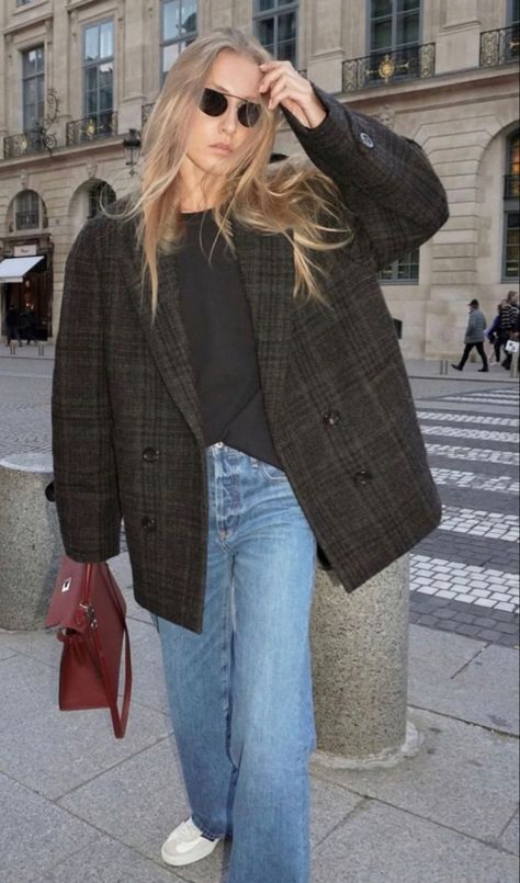 Jeans and blazer outfit. Look Adidas, Estilo Indie, Skandinavian Fashion, Autumn Fits, Cooler Look, Cute Fall Outfits, Mode Inspo, Looks Style, Mode Inspiration