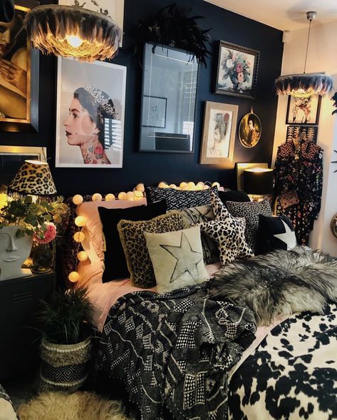 Edgy Glam Bedroom, Cozy Bedroom Beds & Frames, Electric Style Bedroom, Cool Unique Bedroom Ideas, Alternative Decor Home, Rocker Chic Bedroom, Black Eclectic Bedroom, Black Maximalist Bedroom, Dark Feminine Interior Design