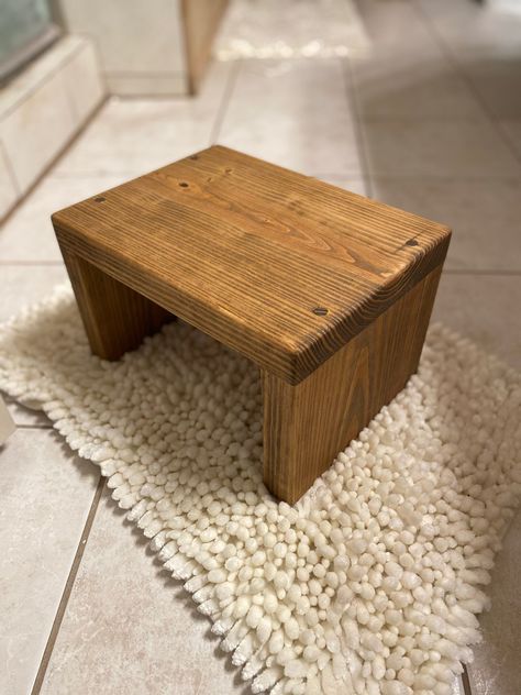 Step Stool Foot Stool Wood Foot Stool Stepping Stool - Etsy Diy Wooden Stool, Small Stools Wood, Bathroom Stool Ideas, Diy Wood Stool, Wood Stool Design, Wooden Stools Diy, Wooden Stool Designs, Step Stool Diy, Diy Footstool