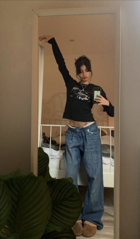 Danielle Haim, How To Have Style, Estilo Indie, Downtown Outfits, Relax And Unwind, Autumn Fits, Aesthetic Fits, Bootcut Jean, Autumn Outfits