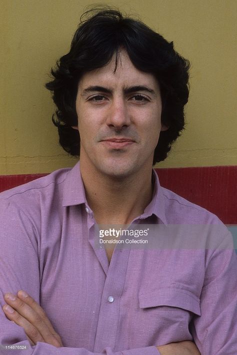 Actor David Naughton poses for a portrait in circa 1981 in Los Angeles, California. Los Angeles, David Naughton, London Core, Face Studies, Werewolf In London, 90s Hair, Bruce Lee Photos, American Werewolf In London, Face Study