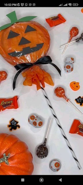 Trick Or Treat Ideas, Pumpkin Lollipop, Halloween Craft Ideas, Halloween Lollipop, Halloween School Treats, Candy Bouquet Diy, Fall Decor Diy Crafts, Easy Fall Crafts, Easy Halloween Crafts