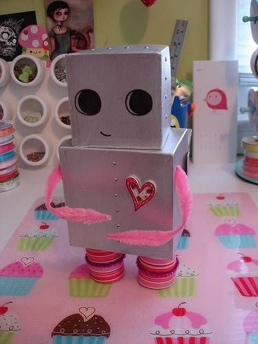 Diy Valentine's Mailbox, Unique Valentine Box Ideas, Valentines Robots, Girls Valentines Boxes, Diy Valentines Box, Valentine Boxes For School, Kids Valentine Boxes, Valentine Card Box, Valentine Mailbox