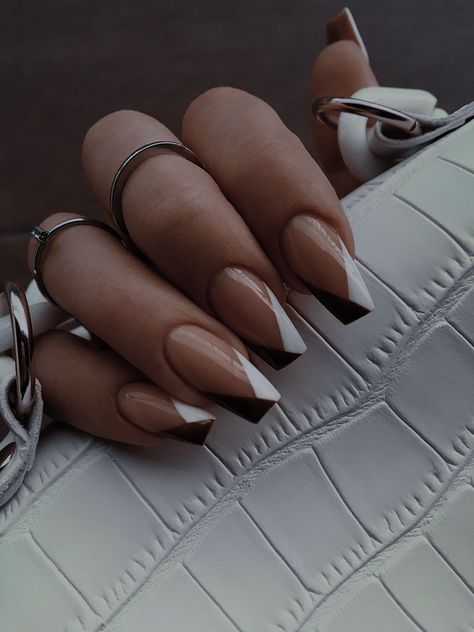 Nail Kuromi, Tan Nail Designs, Prom Nails White, Nail Ideas Prom, Silver Prom Nails Acrylic, Prom Nail Inspo, Prom Nails Acrylic Classy, Prom Nail Ideas, Nails Cream