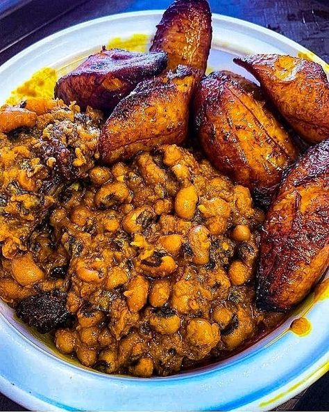 1,402 Likes, 32 Comments - @ghanapeople on Instagram: “Beans Stew & Fried Plantain (Red Red) Ghanaian beans stew normally called red-red is a…” Ghana Recipes, Ivorian Food, African Food Recipes, Based God, Cultural Dishes, Beans Stew, Fried Plantain, Local Recipes, Nigeria Food