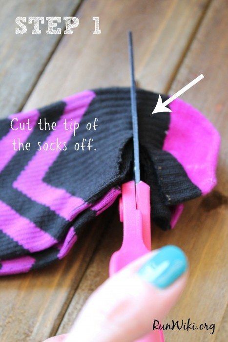 How To Make Hand Warmers With Socks, How To Make Arm Warmers From Socks, Diy Arm Sleeves, Sock Arm Warmers, How To Make Arm Warmers, How To Make Hand Warmers, How To Make Arm Warmers Out Of Socks, Diy Arm Warmers Sleeve, Diy Arm Sleeves From Tights