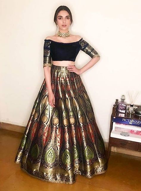 elegant classy indian lengha, classic design Indian Lehenga Choli, Indian Outfits Lehenga, Lehnga Dress, Lehenga Blouse Designs, Traditional Indian Outfits, Indian Gowns Dresses, Indian Bridal Dress, Indian Lehenga, Indian Gowns