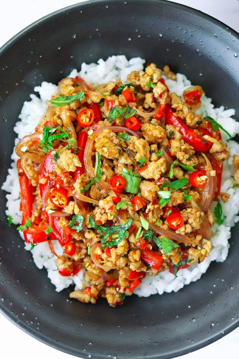 This Lemongrass Pork Stir-fry is quick and easy to make and exploding with bright and fresh flavors! Ground pork and red bell pepper get tossed with aromatics in a savory, slightly sweet, and tangy Vietnamese stir-fry sauce! Sprinkle on some fresh coriander and mint leaves and enjoy it over a bed of warm steamed rice! #vietnamese #stirfry #dinner #pork #easyrecipes #lemongrass #porkstirfry #groundpork | That Spicy Chick Vietnamese Recipes, Lemongrass Recipes, Lemongrass Pork, Dinner Pork, Ground Pork Recipes, Chicke Recipes, Pork Stir Fry, Pork Tenderloin Recipes, Stir Fry Recipes