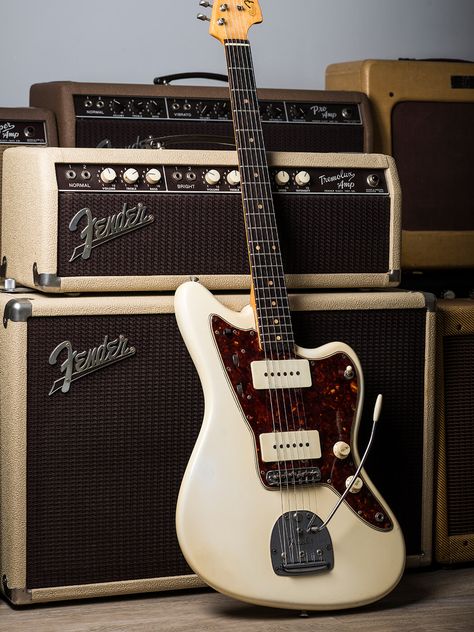 Fender Jazzmaster Vintage, Fender Jaguar Aesthetic, Jazzmaster Aesthetic, Jaguar Fender, Electric Guitar Fender, Jazzmaster Guitar, Jaguar Guitar, Fender Jazzmaster, Custom Fender