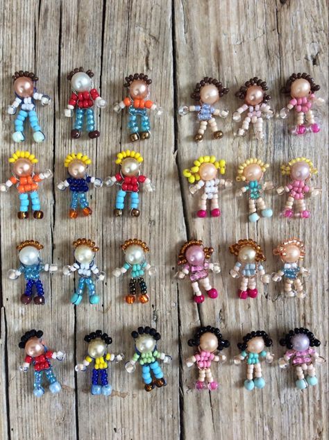 Anting Manik, Pony Bead Crafts, Seed Bead Crafts, Small Dolls, Beads Craft Jewelry, Bead Charms Diy, Beaded Crafts, Square Crochet, Handmade Wire Jewelry