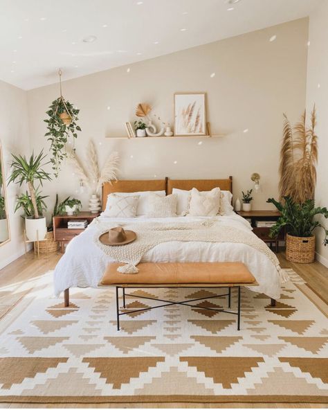 22 Boho Bedrooms You'll Want To Copy ASAP - Days Inspired Bedroom Ideas For Couples, Dekorasi Kamar Tidur, Bohemian Bedroom Decor, Couple Bedroom, Ideas For Couples, Boho Room, Bohemian Bedroom, Bedroom Boho, Simple Bedroom