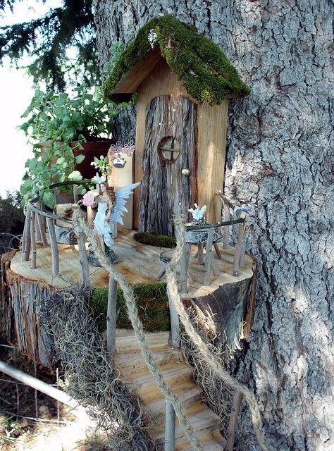 Fairy Garden Design Ideas, Magical Trees, Gnome Village, Faerie Garden, Tre Kunst, Fairy Tree Houses, Garden Houses, Fairy Village, Magic Fairy