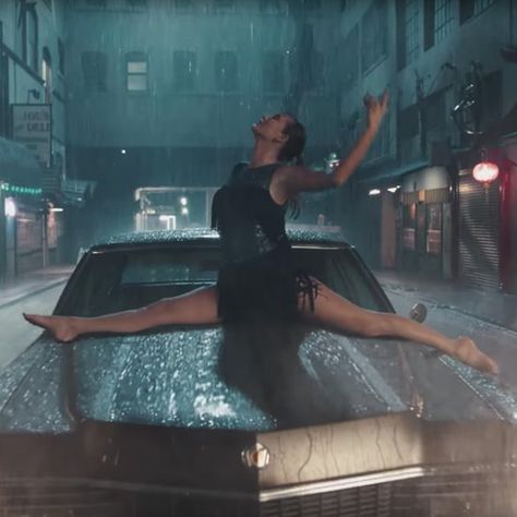 Is Taylor Swift Doing a Split in "Delicate" Music Video? Taylor Swift Delicate, Rachel Platten, Taylor Swift Music Videos, Taylor Swift Music, All About Taylor Swift, Taylor Swift Videos, Taylor Swift Album, Taylor Swift Songs, Taylor Swift Pictures