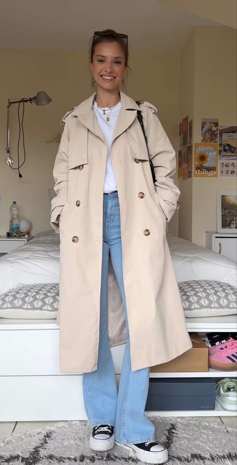 Light Beige Trench Coat Outfit, Gabardine Outfit, Winter Outfits Inspiration, Casual Trench Coat Outfit, Beige Trench Coat Outfit, Trent Coat, October Outfits, Trench Beige, Trench Coat Outfit