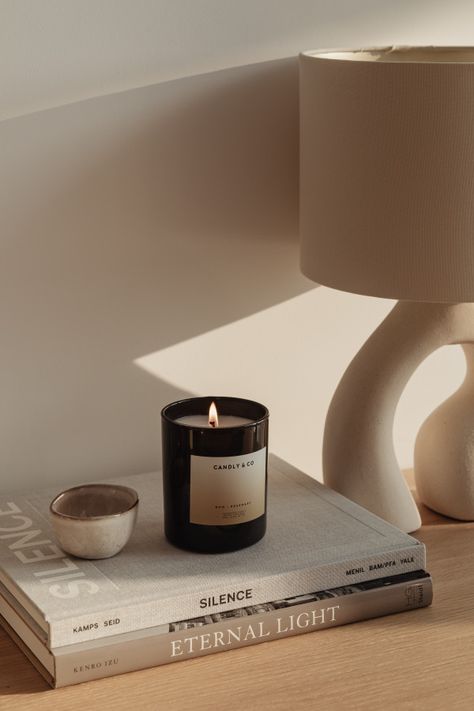 Photo Ideas For Candles, Photos Of Candles, Candle Interior Design, Bedroom Product Photography, Product Photography Luxury, Stock Photos Aesthetic, Luxury Candle Photography Ideas, Luxury Candle Photography, Candle Esthetics