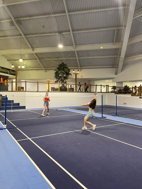 Badminton Court Aesthetic, Family Aesthetic, Women's Badminton, Badminton Court, Badminton Sport, Tennis Workout, Sports Aesthetic, Cute Friend Photos, Sporty Girls