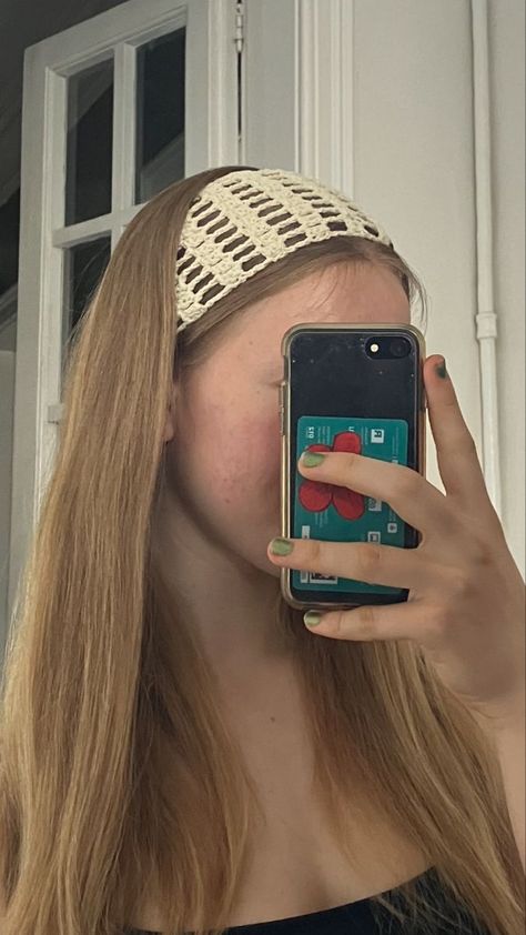 Chic Crochet Creations: Stylish Hairband Patterns Cottage Core Headband, Crochet Headband Hairstyles, Crochet Easy Headband, Crocheted Hair Bands, Crochet Headband Summer, Hairband Crochet Pattern, Aesthetic Crochet Headband, Crochet Headband Outfit, Knit Hair Band