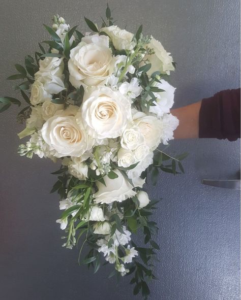 White Roses Cascade Bouquet, White Cascade Bridal Bouquet, Wedding Bouquets Cascade, Cascade Bouquet Wedding, Bride Bouquets White, Pop Wedding, Lily Bridal Bouquet, White Rose Wedding Bouquet, Prince Wedding