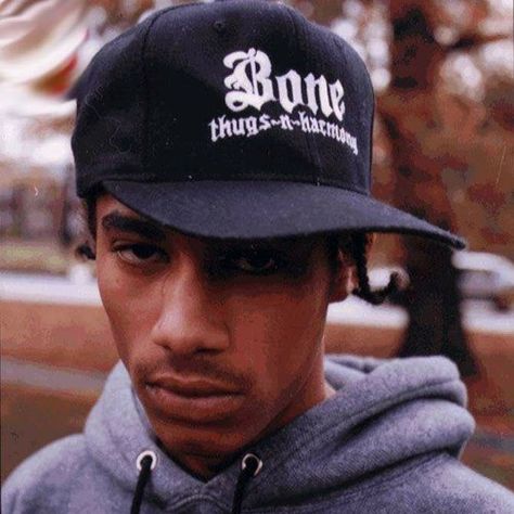 Layzie Bone, Krayzie Bone, Bone Thugs N Harmony, Bizzy Bone, 90s Black Men, Tupac Photos, 90s Rappers Aesthetic, 90s Rappers, Hip Hop Artwork