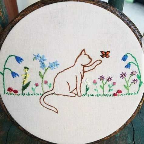 Patchwork, Embroidery Cat Patterns, Cat Hand Embroidery, Cats Embroidery, Embroidered Baby Clothes, Embroider Ideas, Cat Embroidery Design, Garden Embroidery, Cat Embroidery