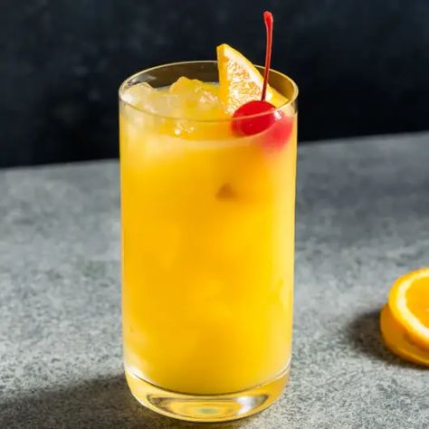 Harvey Wallbanger Recipe Screwdriver Cocktail, Vodka Based Cocktails, Best Vodka Cocktails, Harvey Wallbanger, Orange Juice And Vodka, Vodka Cocktails Recipes, Premium Vodka, Orange Twist, Bar Spoon