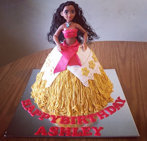 Moana Birthday doll cake Moana Barbie Cake, Moana Doll Cake, Birthday Doll Cake, Moana Cakes, Moana Doll, Princess Cakes, Moana Cake, 5th Birthday Cake, Tinkerbell Party