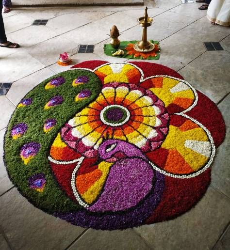 Peacock Pookalam Design, Ona Pookkalam Design, Poo Kolam Flowers Onam, Flower Rangoli For Onam, Onam Flower Carpet, Pukalam Designs, Onam Rangoli Design, Onam Kolam With Flowers, Flower Carpet Design Onam