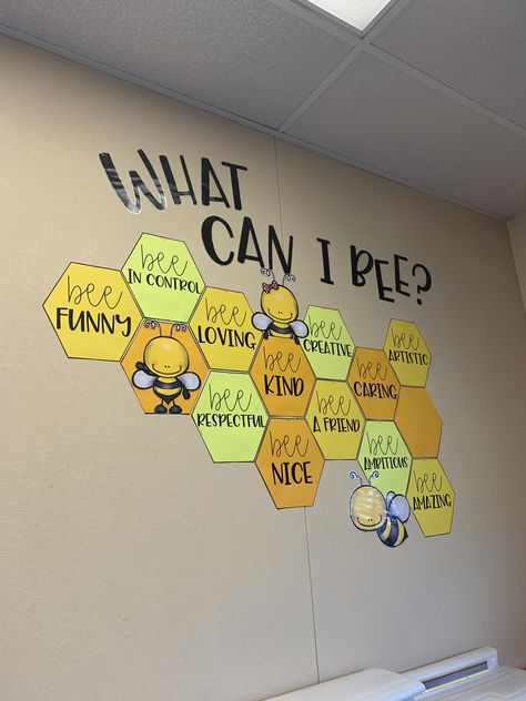 What Can I Bee, Peraturan Kelas, Bee Themed Classroom, Bee Classroom, School Board Decoration, Diy Classroom Decorations, Preschool Classroom Decor, Mommy To Bee, Elementary Classroom Decor