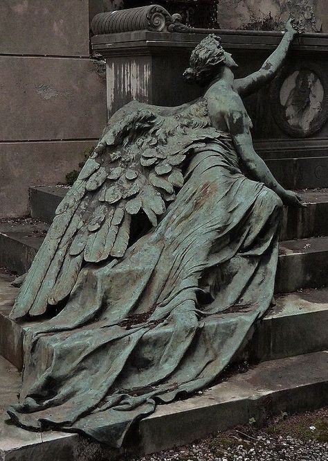 Tragic Sculpture, Gothic Statue Aesthetic, Gothic Sculpture Art, Stone Statue Art, Stone Statues Aesthetic, Crumbling Statue, Fallen Angel Statue, Statues Women, Anglo Gothic