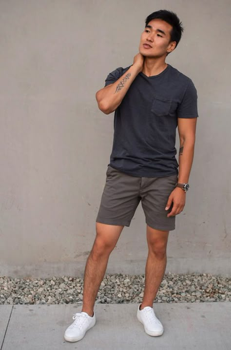 Primer's Complete Visual Guide to Men's Shorts Grey Shorts Outfit, Men's Summer Outfit, Mens Shorts Outfits, Mens Summer Outfits, Mens Casual Outfits Summer, Gray Shorts, Stylish Men Casual, Mens Casual Dress Outfits, Shorts Outfit