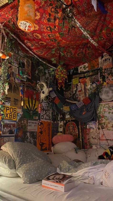 Grunge Basement Bedroom, Alternative Maximalist Decor, Soft Lighting Bedroom Lamps, Madi + Core + Aestethic, Colorful Grunge Room, Hippie Maximalist Bedroom, Grunge Maximalism Bedroom, Maxamilist Bedroom Aesthetic, 2000s Older Brother Core Room