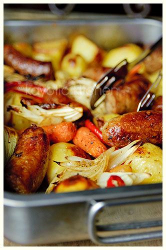 Lazy Day Sausage Casserole.  Omit white potatoes; double the cabbage...(or possibly add Brussels sprouts) Sunday Casserole, Sausage Meals, Drinking Healthy, Veggies Roasted, Paleo Casserole, Sausage Casserole, Diner Recept, Potatoes Carrots, Kielbasa