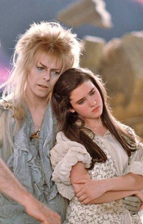 Jennifer Connelly & David Bowie behind the scenes. Labyrinth Labyrinth Behind The Scenes, Sarah And Jareth, Heart Clock, Labyrinth Jareth, David Bowie Labyrinth, Bowie Labyrinth, Labyrinth 1986, Labyrinth Movie, Requiem For A Dream