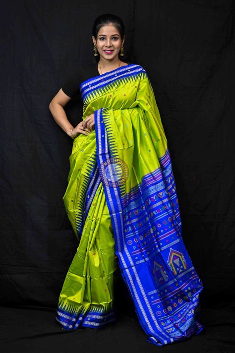 Sambalpuri Saree, Floral Dresses With Sleeves, Handloom Silk Saree, Simple Saree Designs, Simple Sarees, Saree Silk, Blue Saree, Neon Blue, Indian Beauty Saree