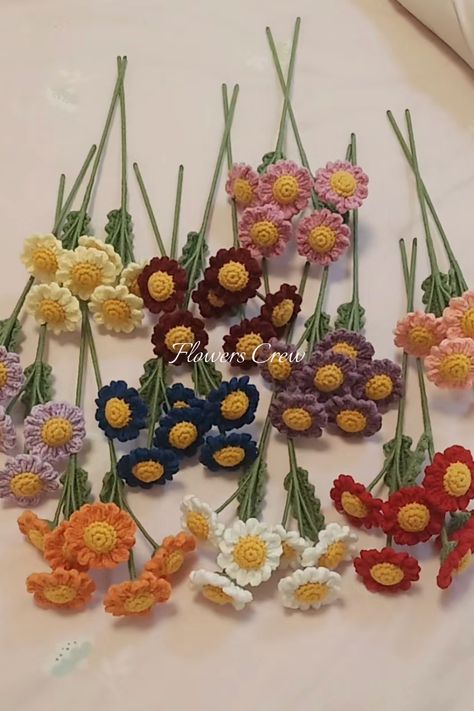 daisy flowers Daisy Flower Colors, Gerbera Daisy Crochet, Crochet Wildflower Bouquet, Yellow Crochet Flowers, Crochet Wildflowers, Crochet Red Flower, Crochet Gerbera, Easy Crochet Flower, Daisy Crochet