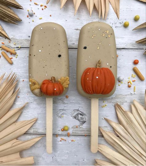 Fall Cakecicles, Thanksgiving Cake Popsicles, Fall Cakecicles Ideas, Halloween Cakepopsicle, Cakecicles Halloween, Ghost Cakesicles, Cakesicles Thanksgiving, Autumn Cakesicles, Autumn Cake Pops