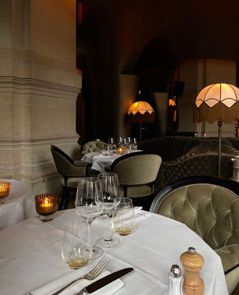 Lush Aesthetic, Paris Restaurants, Luxury Aesthetic, Fine Dining Restaurant, Rich Kids, Restaurant Interior Design, Wine And Dine, Old Money Aesthetic, Restaurant Interior