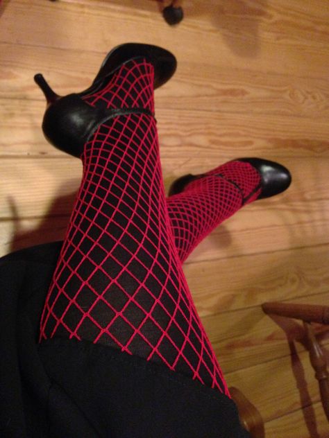 Red fishnets over black tights. Layered Tights And Fishnets, Fishnet Layering, Red Fishnet Outfit, Outfits With Fishnets, Red Fishnet Tights, Funky Tights, Halloween Tights, Red Fishnets, Red Tights