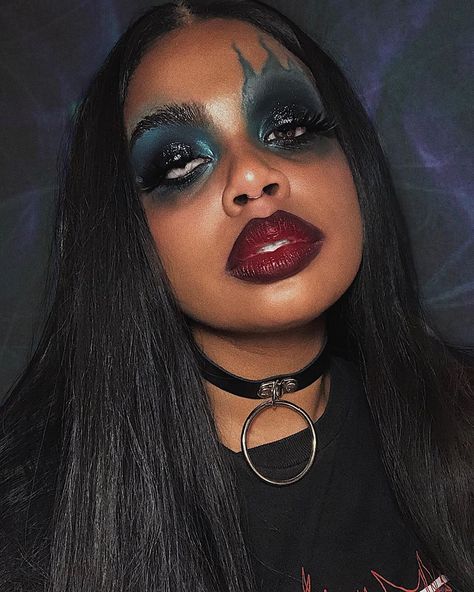 Alt Smokey Eye, Alt Makeup Black, Big Lashes Makeup Look Alt, Glam Goth Beauty Marley, Alternative People, Black Alternative, Black Alt Girl Make Up, Alternative Subcultures, Eye Looks