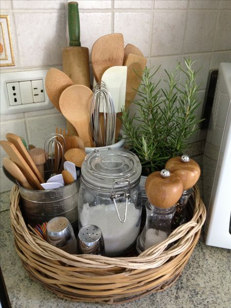 #Kitchen basket great way to keep things together that look great too... http://www.warmwelcomeproperties.com Kitchen Baskets, Space Kitchen, Diy Kitchen Storage, Small Space Kitchen, Kitchen Diy, Kitchen Redo, Counter Space, Storage Diy, Kitchen Makeover