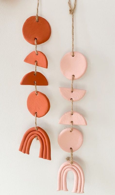 Make your own boho wall hangings with Kara Madeline‘s DIY air-dry clay wall hanging. She shows you how to craft this piece and it’s even easier than you think. How To Color Air Dry Clay, Clay Wall Hangings, Dry Clay Ideas, Air Dry Clay Ideas, Clay Wall Hanging, Creative Shop, Clay Magnets, Diy Air Dry Clay, Air Dry Clay Projects