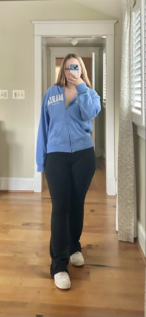 black flare legging blue zip up sweatshirt white airforces Lazy Outfits Midsize, Simple School Outfits Plus Size, Curvy School Outfits, Comfortable School Outfits Lazy Days, Lazy Plus Size Outfits, School Fits Plus Size, Lazy Outfits Plus Size, Back To School Plus Size Outfits, Fit Ideas Plus Size