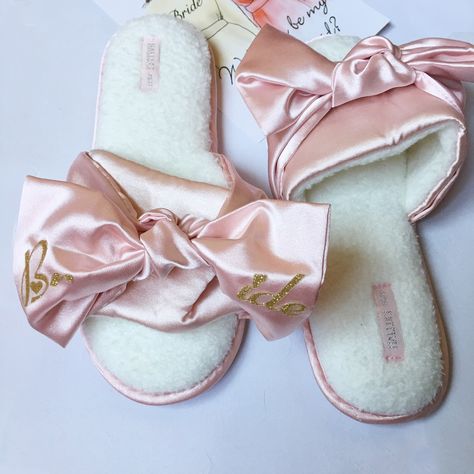 Real Bridesmaids, Bridesmaid Slippers, Dark Blue Wedding, Trendy Slippers, Personalized Slippers, Bride Slippers, Satin Purses, Bridal Kimono, Spa Birthday