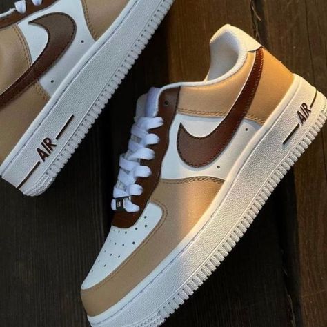 Brown Nike Shoes, Custom Sneakers Nike, Sneaker Trend, Trendy Shoes Sneakers, Nike Shoes Girls, Nike Fashion Shoes, Basket Style, Preppy Shoes, Jordan Shoes Girls