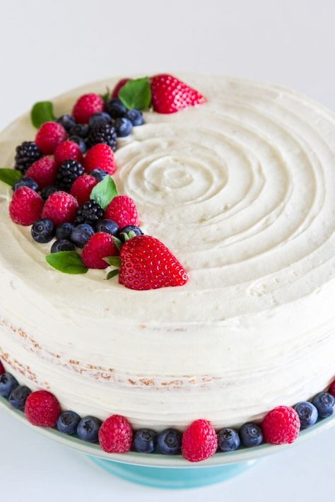 This Chantilly berry cake recipe loaded with 4 different berries, sweet mascarpone cream cheese frosting, and 4 fluffy vanilla cake layers. #berrycake #chantillycake #whitecake #chantilly frosting Mixedberrycake Chantilly Cake Recipe, Berry Cake Recipe, Berry Chantilly Cake, Chantilly Cake, Fruit Birthday Cake, Lemon And Coconut Cake, Fresh Fruit Cake, Cake Light, Chicken Tetrazzini