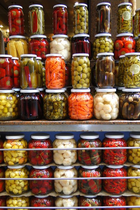 Turkish Recipes, Pickled Garlic, Iranian Food, Pickled Veggies, Pickled Vegetables, Persian Food, Aromatic Herbs, Pickling Recipes, Fermented Foods